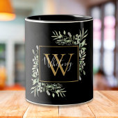 黒パーソナライズされた金ゴールドモノグラムグリーナリーフローラ ツートーンマグカップ
