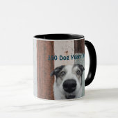 黒パーソナライズされた50誕生日カスタムマググ マグカップ (正面右)