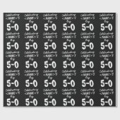 黒パーソナライズされた50誕生日 ラッピングペーパー (フラット)