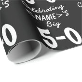 黒パーソナライズされた50誕生日 ラッピングペーパー (ロールコーナー)