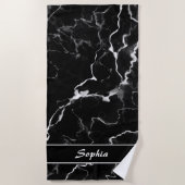 黒フェイク大理石のテクスチャの外観とカスタム文字 ビーチタオル (正面)