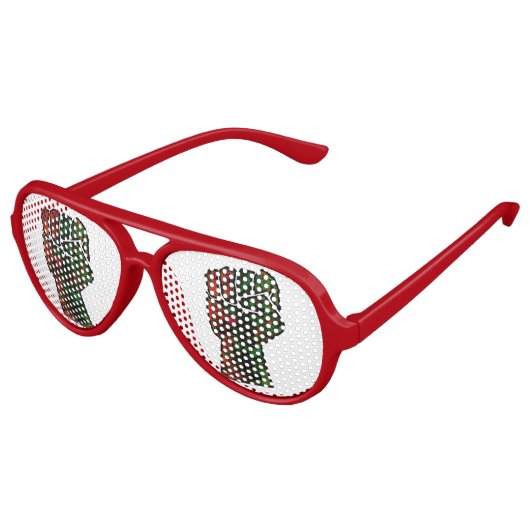 黒プライド赤い緑の拳パンアフリカ国旗の団結 アビエーターサングラス (アングル)