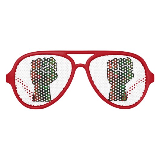 黒プライド赤い緑の拳パンアフリカ国旗の団結 アビエーターサングラス (正面)