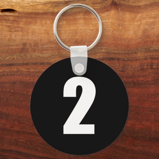 黒ボタンのキーチェーンの白の数値2 キーホルダー (正面)