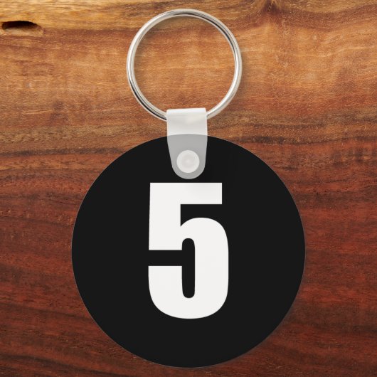 黒ボタンのキーチェーンの白の数値5 キーホルダー (正面)