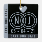 黒モダンと灰色の日付の保存 セラミックオーナメント (裏面)