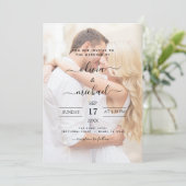 黒モダンと白のオーバーレイ結婚写真 招待状 (スタンド正面)