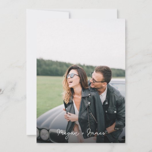 黒モダンと白のクラススクリプ結婚ト 招待状 (裏面)