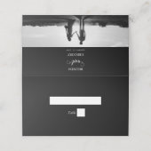 黒モダンと白のスクリプトのカップルの写真結婚 プレイスカード (外部開封)