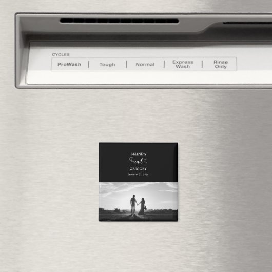 黒モダンと白のスクリプトのカップルの写真結婚 マグネット (インサイチュ (食洗機))