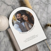 黒モダンと白のテクスチャア結婚ーチの写真 招待状