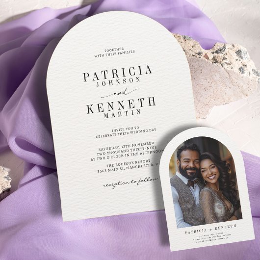 黒モダンと白のテクスチャア結婚ーチの写真 招待状