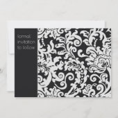 黒モダンと白のフローラダマスク日付を保存 招待状 (裏面)