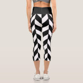 黒モダンと白のヘリンボーンシェブロン模様 カプリレギンス (裏面)