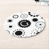 黒モダンと白の円のパターン ラウンドペーパーコースター (アングル)