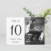 黒モダンと白の写真のテー結婚ブル番号 招待状 (スタンド正面)