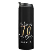 黒モダンと金ゴールドの70歳の誕生日スタイリッシュ タンブラー (回転右)