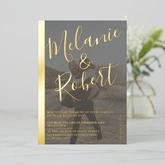 黒モダンはっきりした結婚2枚の金ゴールドストライプ 箔招待状 (立ち正面)