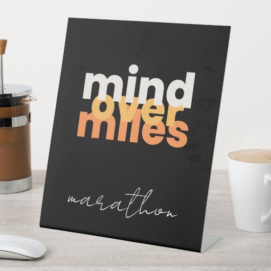 黒モダンやる気を起こさせるオレンジはっきりしたタイポグラフィ 台座サイン (インサイチュ)