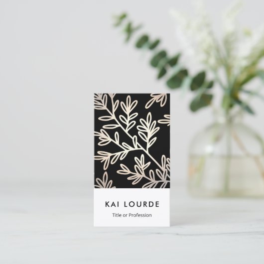 黒モダンエレガントと金ゴールドの葉のパターン 名刺 (スタンド正面)