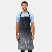 黒モダングリッターの輝きパーソナライズされた名 エプロン (着用した状態)