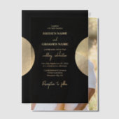 黒モダンコンテンポラリーと金ゴールドの抽象芸術結婚 ベラム紙招待状 (オフセット (カップル))