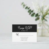黒モダンシンプル白のスクリプトウェディングRSVP エンクロージャーカード (スタンド正面)