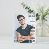 黒モダンタイポグラフィシンプル写真卒業 案内ポストカード (スタンド正面)