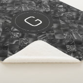 黒モダンフェイクモノグラムのグリッター模様 シェルパブランケット (3/4)