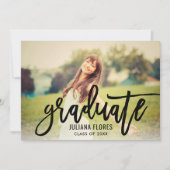 黒モダンブラシ付きスクリプトフォト卒業パーティー 招待状 (正面)