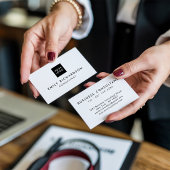 黒モダンミニマル白プロフェッショナルロゴ 名刺