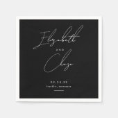 黒モダン字スタイリッシュ結婚名 スタンダードカクテルナプキン (正面)
