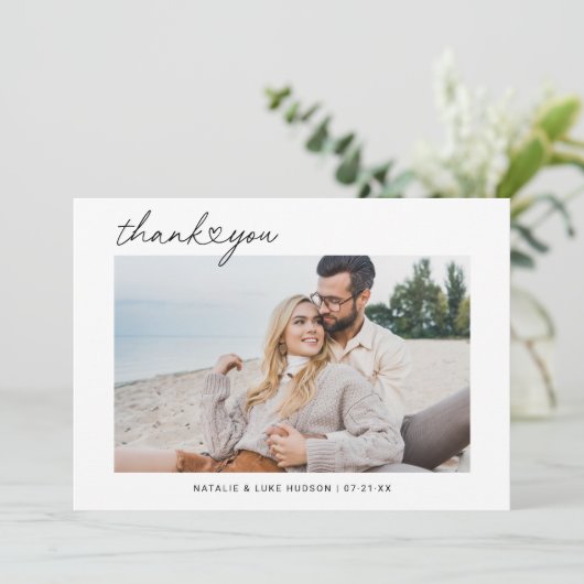 黒モダン文字パーソナライズされた結婚の写真 サンキューカード (スタンド正面)