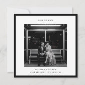 黒モダン枠タイポグラフィ結婚の日救付 招待状 (正面)