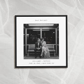 黒モダン枠タイポグラフィ結婚の日救付 招待状