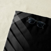 黒モダン柄ビーチタオル ビーチタオル (インサイチュ)