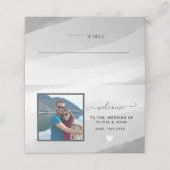 黒モダン水彩写真結婚の折り畳み プレイスカード (外部開封)