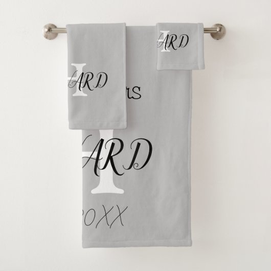 黒モダン灰色の白モノグラム名Newlyweds バスタオルセット (インサイチュ)