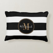 黒モダン白のストライプ金ゴールドパーソナライズされた アクセントクッション (裏面)