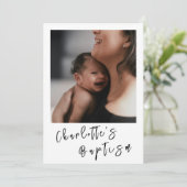 黒モダン白スクリプトベビー写真バプテスマ 招待状 (スタンド正面)