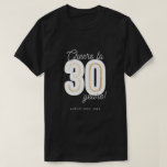 黒モダン白応援30年誕生日 Tシャツ<br><div class="desc">黒モダンと白の応援30年の誕生日Tシャツ。金ゴールドフォイルをインラインに配置したサンセリフフォントで「30」とスクリプトタイポグラフィで「30年はっきりした間の応援フェイク」を搭載。</div>