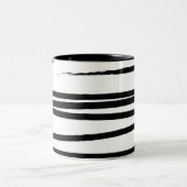 黒モダン線と白の線抽象芸術アート ツートーンマグカップ (中央)