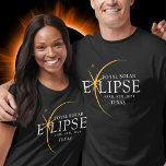 黒モダン色と金ゴールド2024テキサス州総太陽の食 Tシャツ<br><div class="desc">2024年モダンブラック&金ゴールド2024年テキサス州太陽のトータルEclipseTシャツは、この珍しい天体イベントの記念の作品でスタイリッシュす。このシャツはトータルEclipseの優雅さと感動を取り入れてい太陽のる。2024年は大胆に展示され、テキサス州の位置とともに、この忘れられない現象の永遠の形見として機能する。あなたは天文学の愛好家であれ、単にファッションを愛しユニークても、このシャツは日食の興奮を披露するのに最適な太陽の方法だ。この宇宙祝的なスタイルのイベントとTシャツデザインの記憶を独占的創り出そう。</div>