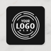 黒モダン色のカスタムロゴとQRコード スクエア名刺 (正面)