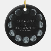 黒モダン色月相結婚のカスタム セラミックオーナメント (裏面)