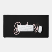 黒モダン赤面ほこりっぽいピンクモノグラム名 デスクマット (キーボード&マウス)