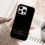 黒モダン金ゴールドスフェミニンクリプトモノグラムの iPhone 15 PRO MAXケース<br><div class="desc">黒モダン金ゴールドスフェミニンクリプトモノグラムのiPhoneケース。簡単にあなたのモダンモノグラムと名エレガント前と一緒にこの電話のケーカスタムスをパーソナライズ。</div>