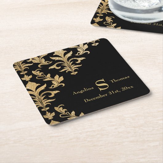 黒モダン金ゴールドダマスクウェディング披露宴デコールP スクエアペーパーコースター (アングル)