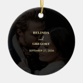 黒モダン金ゴールドフォトオーバーレイ結婚ズ セラミックオーナメント (正面)