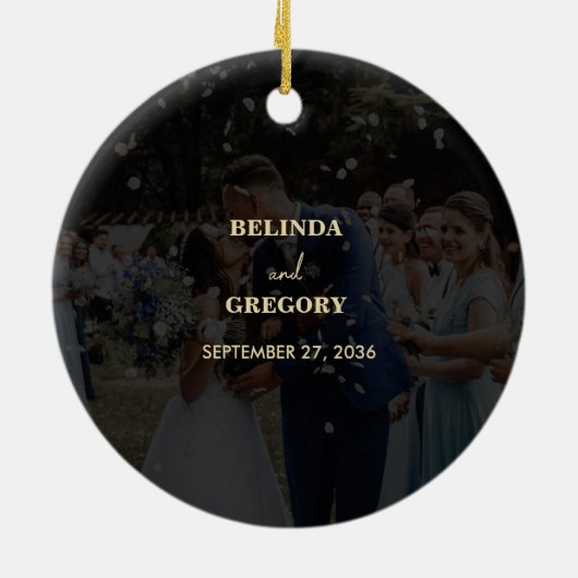 黒モダン金ゴールドフォトオーバーレイ結婚ズ セラミックオーナメント (裏面)